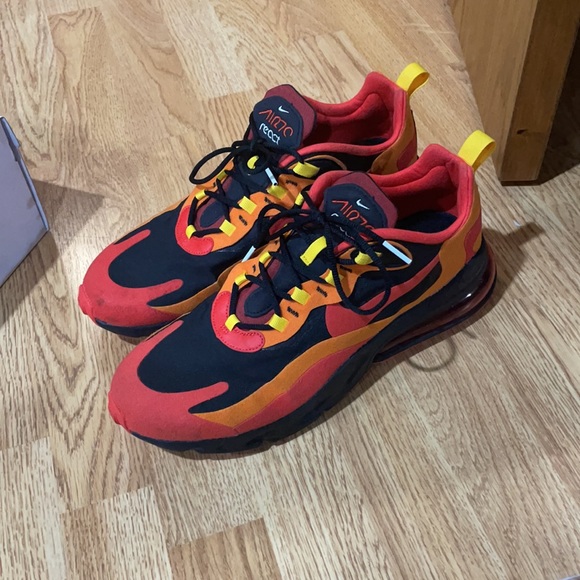 Nike Air Max 270 React - Picture 3 of 5
